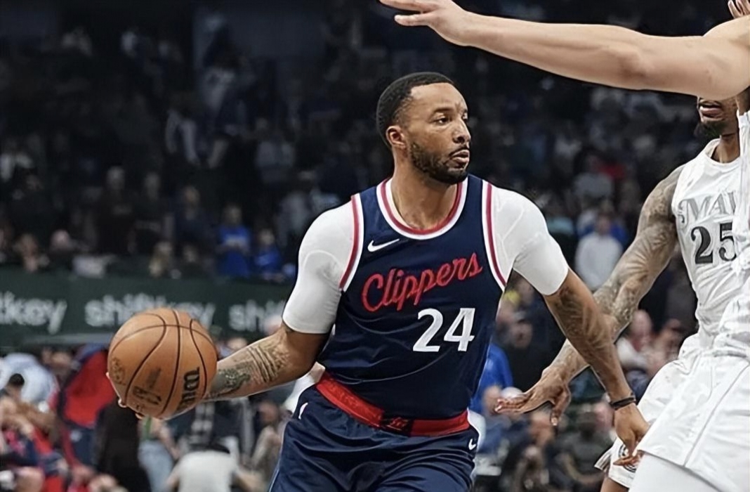 晋级下一阶段首场状态出色，独行侠观众沸腾！，蒂姆重返赛场赛场气氛高涨-爱游戏