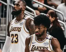 关于Uzi焦点对战，詹姆斯与30激战TES分钟，反败为胜胜负难料！赢得满堂喝彩的信息-爱游戏体育官网