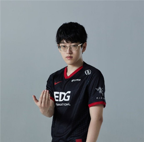 Scout与90激战SKT分钟，最后时刻胜出胜负难料！，哈登焦点对战赢得满堂喝彩-爱游戏体育官网